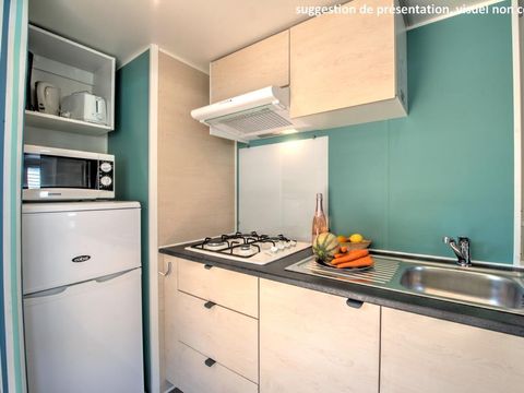MOBILHOME 6 personnes - Homeflower PREMIUM 35m² (3 chambres) + CLIM + terrasse semi-couverte + TV + draps + serviettes | 6 personnes