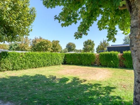 Emplacement - Forfait CONFORT (1 tente, caravane ou camping-car / 1 voiture / électricité 10A) + eau et dévidoir | 2/6 personnes