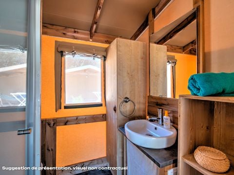 Tente en toile et en bois 4 personnes -  	 Ecolodge Cotton toilée CONFORT 35m² (2 chambres) dont terrasse couverte de 11m² + TV | 4 personnes