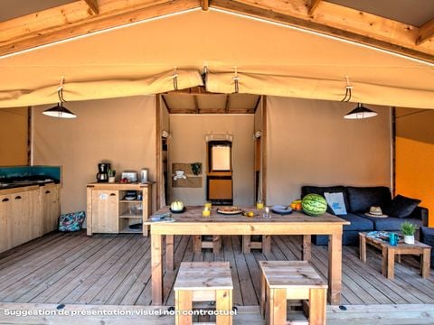Tente en toile et en bois 6 personnes - Ecolodge Cotton toilée CONFORT 35m² (3 chambres) - dont terrasse couverte de 11m² + TV | 6 personnes