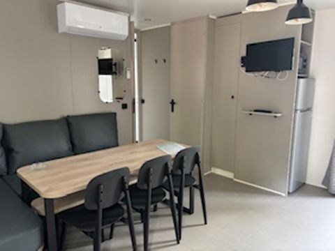 Mobilhome 6 personnes - NEW // Homeflower Premium CLIM 35m² (3 chambres) + terrasse semi-couverte + TV + draps + serviettes 6 pers.
