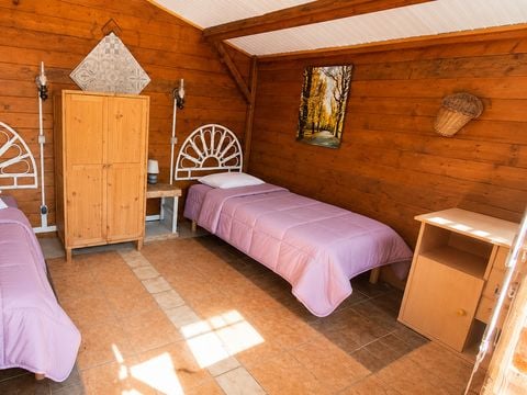 CHALET 2 personnes - Petit Chalet bois dortoir (sans cuisine, ni eau)