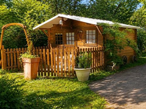 CHALET 2 personnes - Petit Chalet bois dortoir (sans cuisine, ni eau)