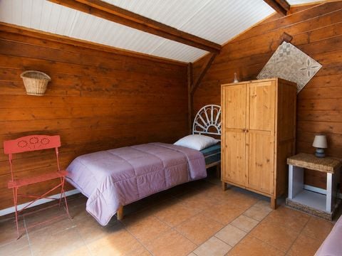 CHALET 2 personnes - Petit Chalet bois dortoir (sans cuisine, ni eau)