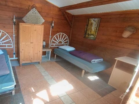 CHALET 2 personnes - Petit Chalet bois dortoir (sans cuisine, ni eau)