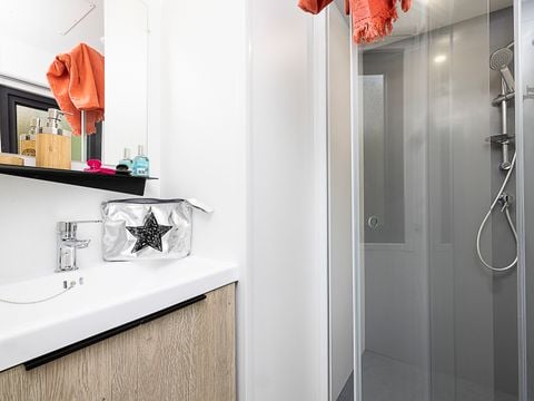 MOBILHOME 4 personnes - Confort Rocamadour - TV - 2 chambres - terrasse couverte