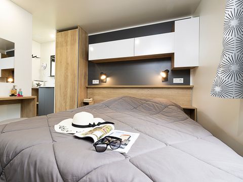 Mobilhome 6 personnes - Premium Lacave - 2 chambres - TV - Clim - Lave-vaisselle - 2 salles de bain