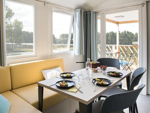 Mobilhome 2 personnes - Family - Prix inclus - 4 personnes en options payante a réserver auprès du camping