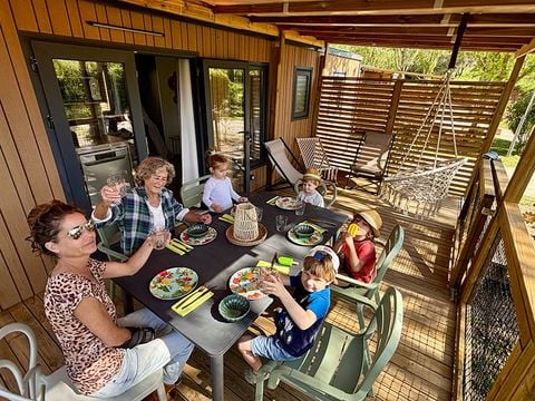 MOBILHOME 6 personnes - PREMIUM 32m² - 3 chambres - TV - lave-vaisselle - climatisation - terrasse -