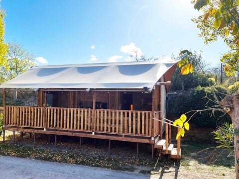 TENTE TOILE ET BOIS 4 personnes - Glamping Lodge PREMIUM 34m² - 2 chambres - TV - climatisation - terrasse couverte -