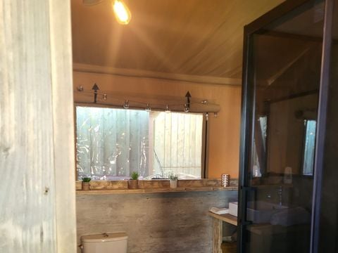 TENTE TOILE ET BOIS 4 personnes - Glamping Lodge PREMIUM 34m² - 2 chambres - TV - climatisation - terrasse couverte -