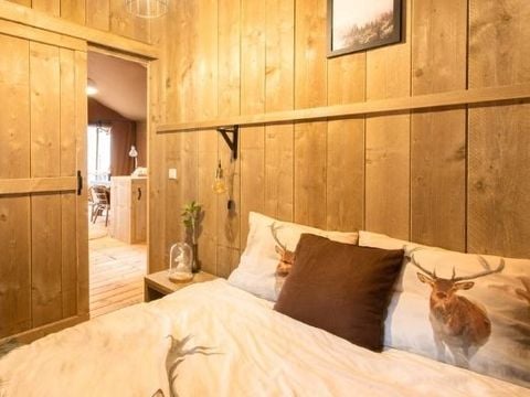 LODGE 6 personnes - Glamping Lodge PREMIUM RIVER 38m² - 3 chambres - TV - clim - terrasse couverte - vue rivière -
