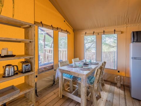 TENTE TOILE ET BOIS 4 personnes - Glamping Lodge PREMIUM RIVER 27m² - 2 chambres - TV - clim - terrasse couverte - vue rivière -