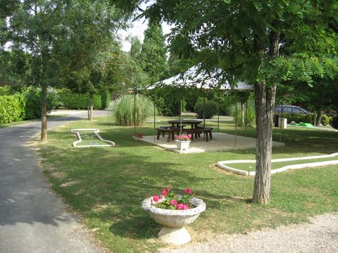 Parc Résidentiel de loisirs Les Chalets des Mousquetaires - Camping Gers - Image N°7
