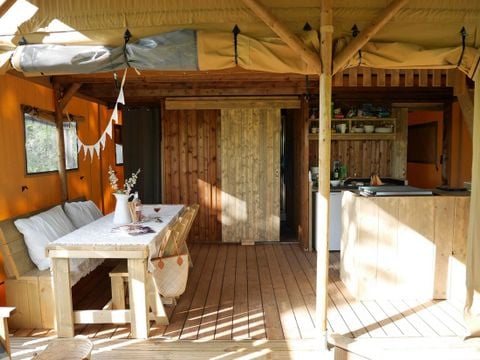 Tente en toile et en bois 6 personnes - Tente Lodge Tendi avec salle de bain