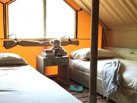 Tente en toile et en bois 6 personnes - Tente Lodge Tendi avec salle de bain