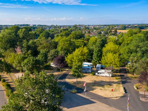 TENTE TOILE ET BOIS 4 personnes - Tente équipée (sans sanitaires ni chauffage)