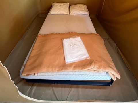 TENTE TOILE ET BOIS 4 personnes - Tente équipée (sans sanitaires ni chauffage)