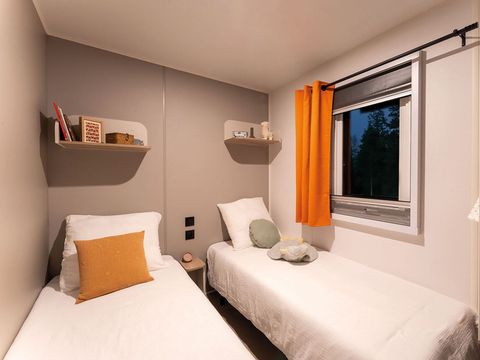 MOBILHOME 4 personnes - Confort 32m² (2 chambres) dont terrasse couverte + TV + BBQ