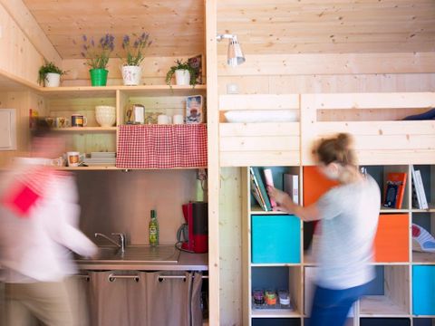 Hébergement 3 personnes - La Cabane du Voyage - Cabane sur pilotis 1 chambre - 24m² + terrasse 16m²