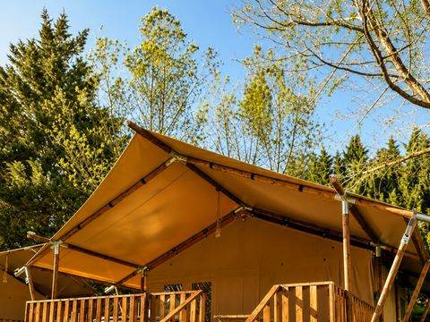 Tente en toile et en bois 4 personnes - Wood Lodge Premium Spa