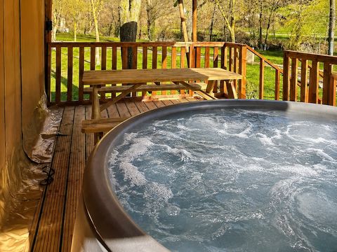 Tente en toile et en bois 4 personnes - Wood Lodge Premium Spa
