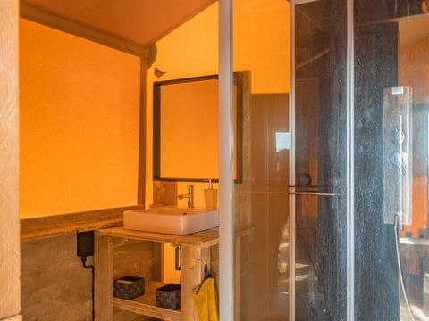Tente en toile et en bois 4 personnes - Wood Lodge Premium Spa