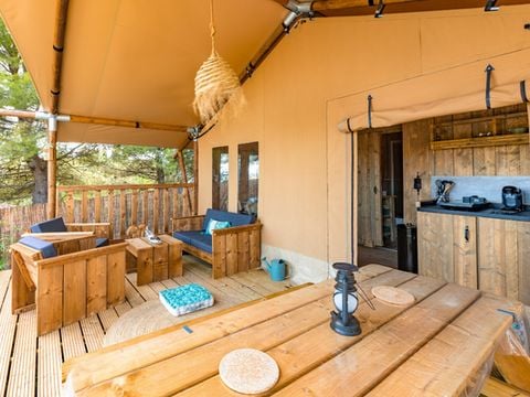 Tente en toile et en bois 4 personnes - Wood Lodge Premium Spa