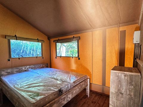 Tente en toile et en bois 4 personnes - Wood Lodge Premium Spa