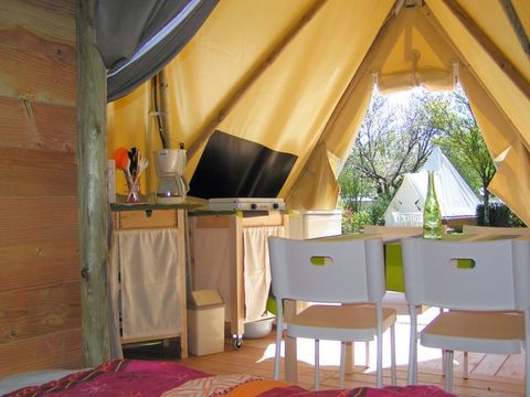 HÉBERGEMENT INSOLITE 4 personnes -  Tipi meublé 2 chambres - sans sanitaires
