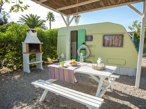 CARAVANE 4 personnes - 01 POMME