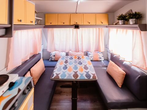 CARAVANE 4 personnes - 06 ORANGE