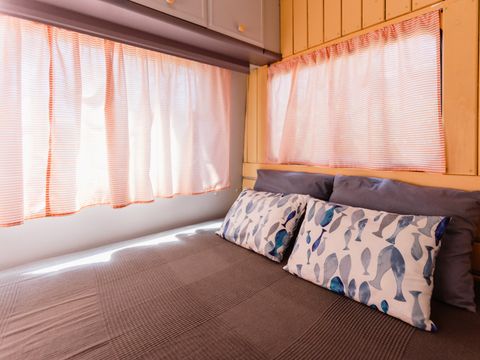 CARAVANE 4 personnes - 06 ORANGE