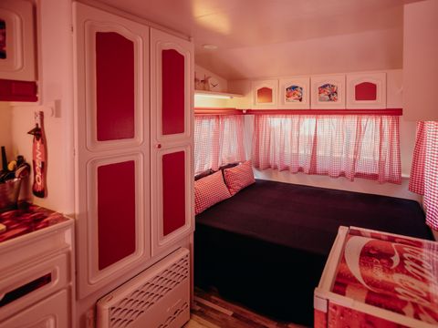 CARAVANE 4 personnes - 33 COLA