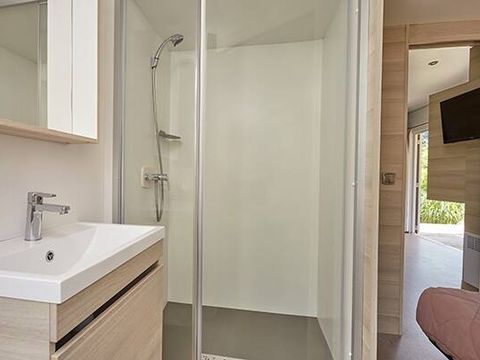 MOBILHOME 4 personnes - Mobil-home | Ultimate | 2 Ch. | 4 Pers. | Terrasse surélevée | 2 SDB | Clim.