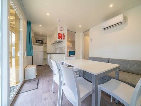 MOBILHOME 4 personnes - Mobil-home | Ultimate | 2 Ch. | 4 Pers. | Terrasse surélevée | 2 SDB | Clim.