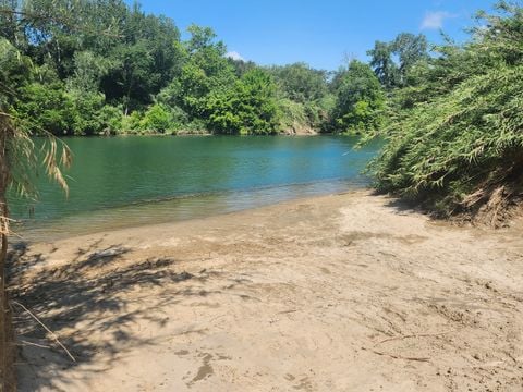Camping Paradis Bellerive - Camping Gard - Image N°3