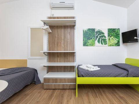 STUDIO 3 personnes - GREEN HOME Studio (séjour avec kitchenette, lit double et lit d'enfant)