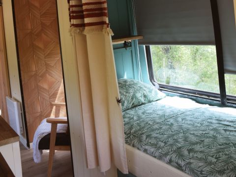 HÉBERGEMENT INSOLITE 4 personnes - Ligne 3C - bus scolaire aménagé