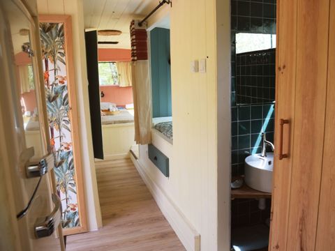 HÉBERGEMENT INSOLITE 4 personnes - Ligne 3C - bus scolaire aménagé