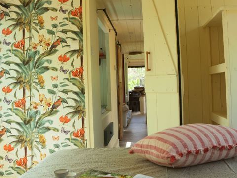 HÉBERGEMENT INSOLITE 4 personnes - Ligne 3C - bus scolaire aménagé