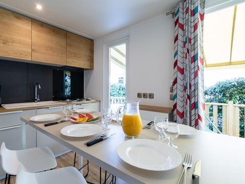 MOBILHOME 6 personnes - Mobil-home Grand Large 34.5m² (3 chambres) (- de 8 ans) + TV + Terrasse 4/6 pers