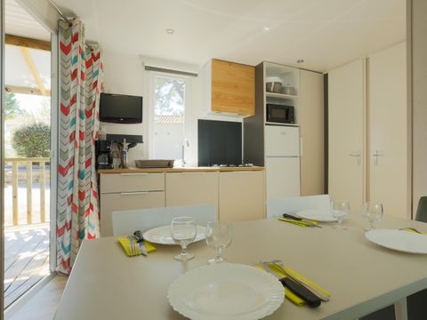 MOBILHOME 4 personnes - Mobil-home Horizon 27.5m² (2 chambres) (- de 8 ans) + terrasse intégrée + TV 4 pers
