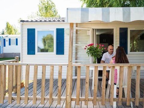 MOBILHOME 2 personnes - Mobil-home Plage 18.6m² (+ de 10 ans) (1 chambre) + Terrasse bois semi-couverte + TV 2 pers