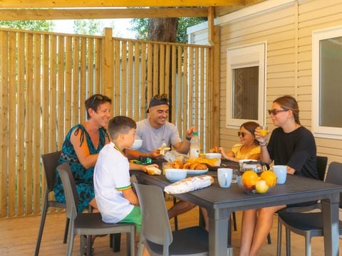 MOBILHOME 8 personnes - Sable + 40m² (4 chambres, 2 salle de bains)