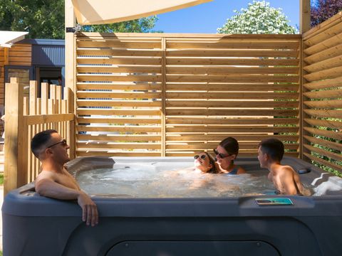 MOBILHOME 4 personnes - Mobil-home Premium 2ch. avec spa (33m²) 4 pers
