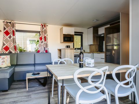MOBILHOME 4 personnes - Mobil-home Premium 2ch. avec spa (33m²) 4 pers