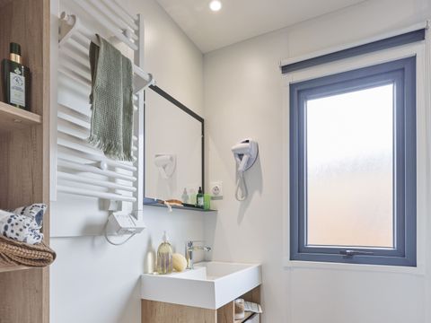 MOBILHOME 2 personnes - Mobil-home Plage Plus 18.6m² (- de 3 ans) (1 chambre) + TV + Clim + Lave-vaisselle 2 pers