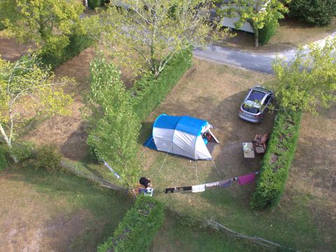 Emplacement - Emplacement: voiture + tente/caravane ou camping-car