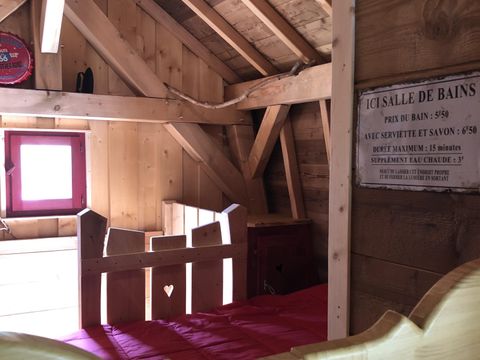 HÉBERGEMENT INSOLITE 2 personnes - LE GRENIER MANSART